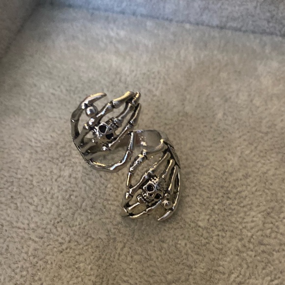 Skeleton Hand Adjustable Wrap Ring - Picture 4 of 7